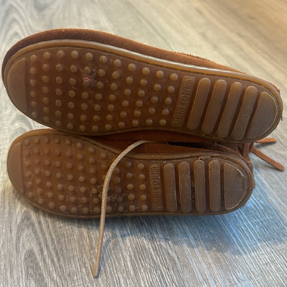 Minnetonka Little Girl’s Size 3 Shoes - Picture 7 of 7